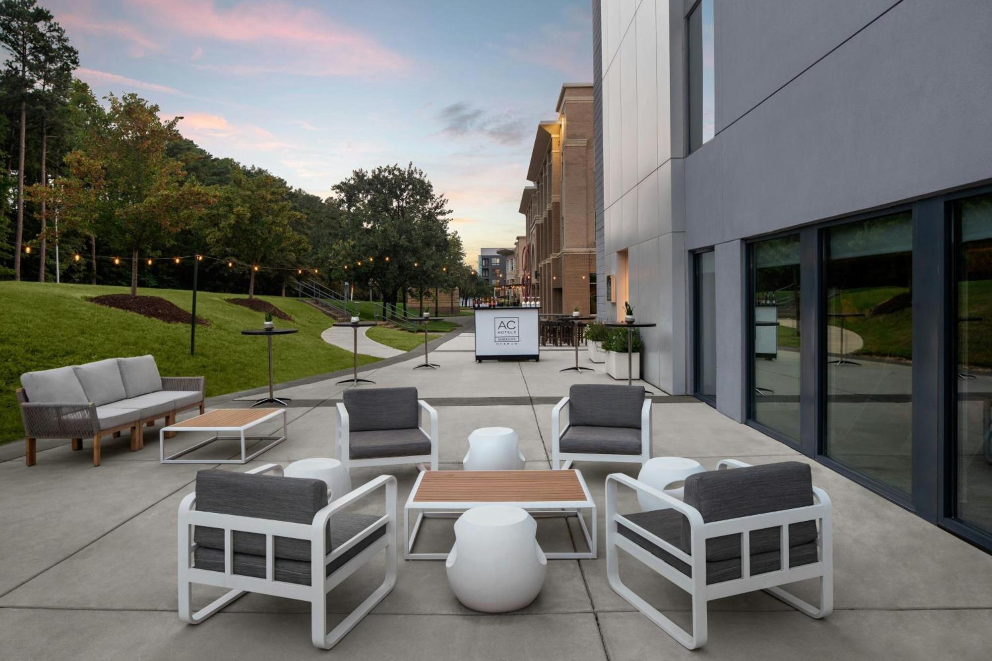 Ac Hotel By Marriott Durham Duke University Exterior photo